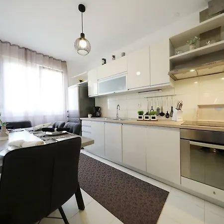 Dioniz Apartment